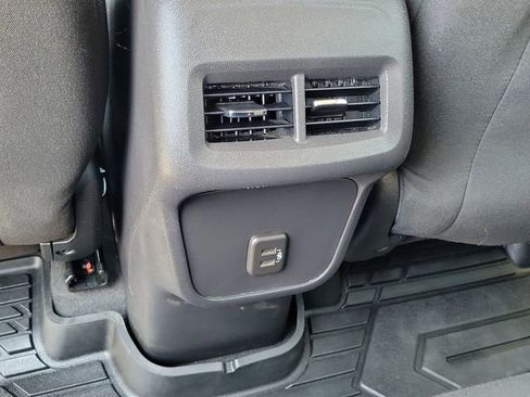 Used 2023 Chevrolet Equinox LT w/ Driver Convenience Package FWD image 17
