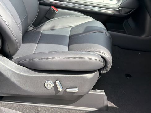 New 2026 Lincoln Navigator Reserve w/ Jet Appearance Package AWD/4WD image 13