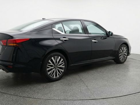 Used 2025 Nissan Altima 2.5 SV image 9