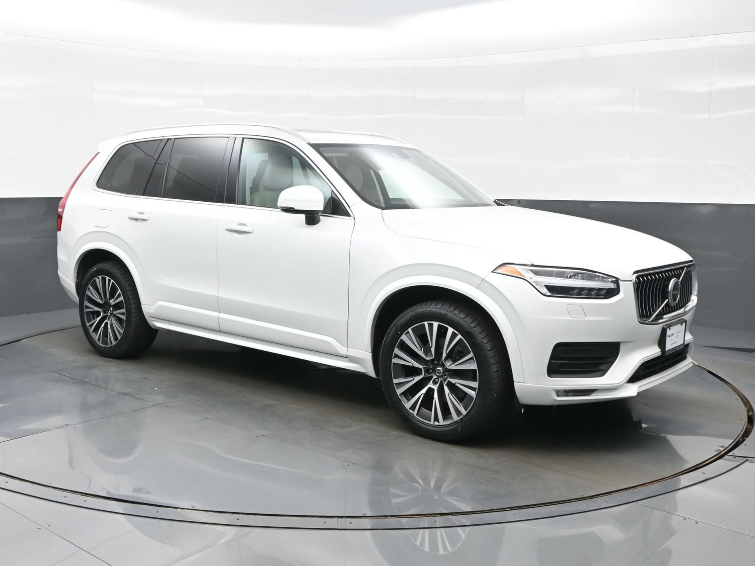 Used 2020 Volvo XC90 T6 Momentum w/ Protection Package Premier AWD/4WD image 8