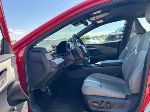 Used 2025 Toyota Camry SE w/ Convenience Package FWD image 25