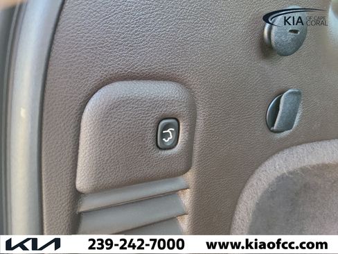 Used 2019 Jeep Grand Cherokee Overland AWD/4WD image 14