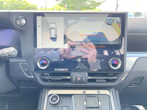 Used 2025 Lexus GX 550 w/ Accessory Package (2T) AWD/4WD image 19