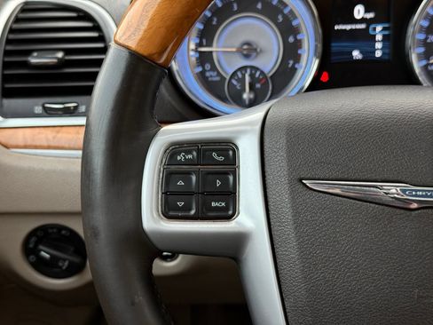 Used 2014 Chrysler 300 C RWD image 37