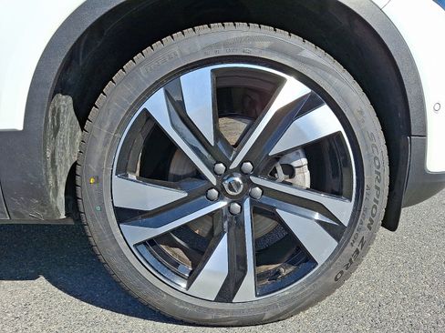 Used 2023 Volvo XC40 B5 Plus w/ Driver Assist Package image 8