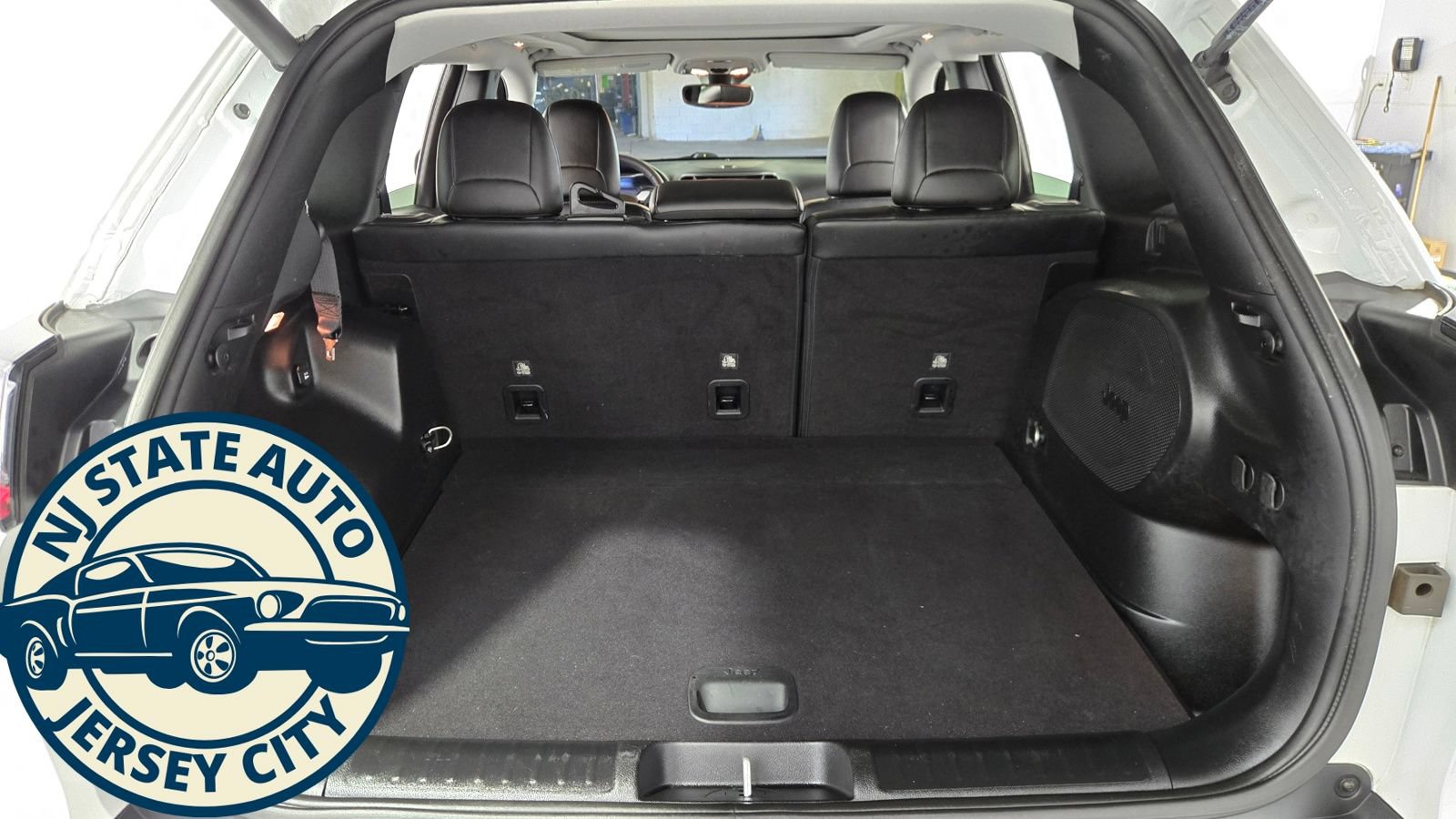 Used 2022 Jeep Cherokee Limited AWD/4WD image 34