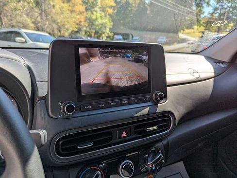 Used 2023 Hyundai Kona SE image 12