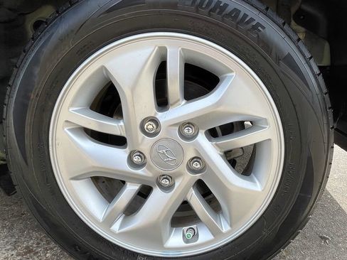 Used 2020 Hyundai Venue SEL FWD image 13