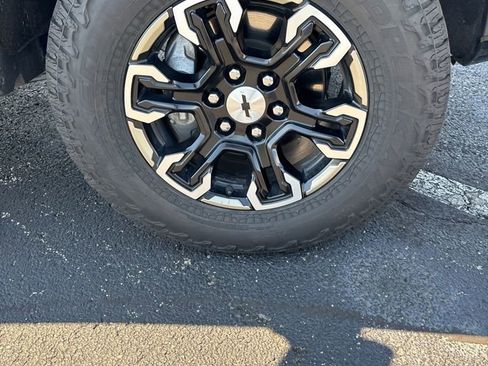 Used 2024 Chevrolet Silverado 1500 ZR2 w/ Technology Package image 10