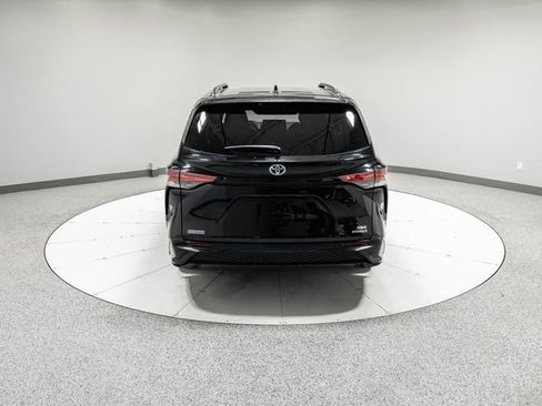 Used 2022 Toyota Sienna XSE FWD image 33