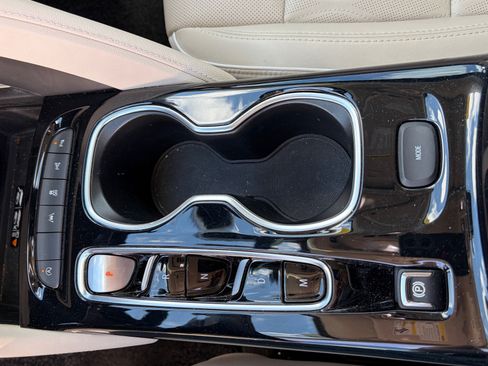 Used 2022 Buick Envision Avenir w/ Technology Package II FWD image 33