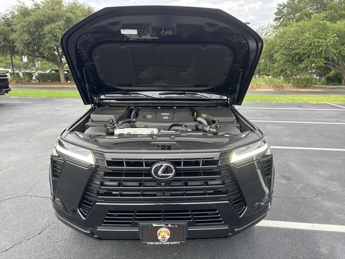 Used 2026 Lexus GX 550 w/ Accessory Package (2T) AWD/4WD image 40