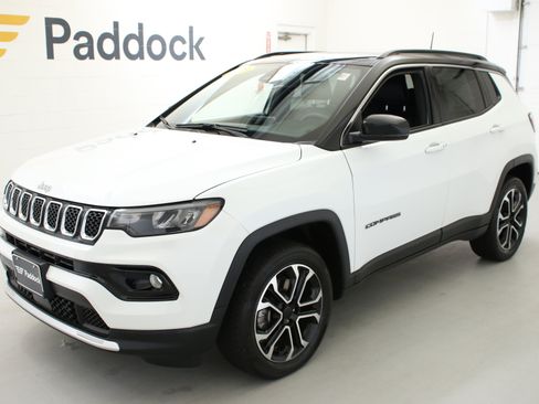 Used 2023 Jeep Compass Limited w/ Sun and Sound Group AWD/4WD image 3