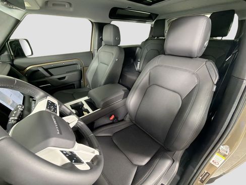 Certified 2025 Land Rover Defender 90 S image 23