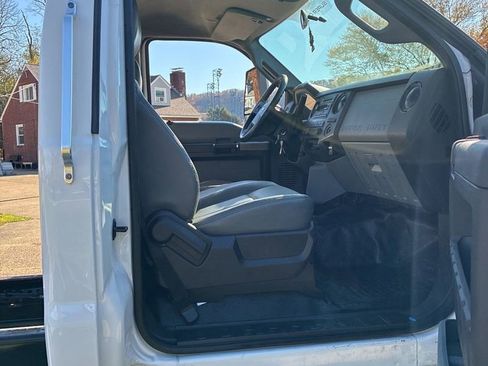 Used 2019 Ford F650 2WD Regular Cab Super Duty image 2