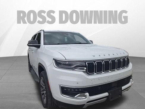 Used 2025 Jeep Wagoneer Series II AWD/4WD image 3