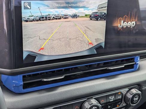 Used 2024 Jeep Gladiator Sport AWD/4WD image 19