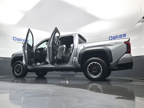 Used 2025 Toyota Tacoma TRD Off-Road image 61