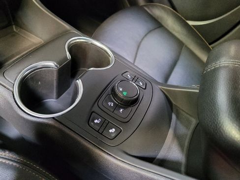 Used 2020 GMC Terrain SLT w/ Preferred Package image 26