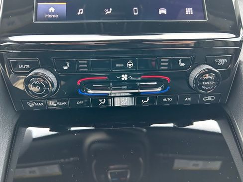 New 2025 Jeep Grand Cherokee 4WD image 13