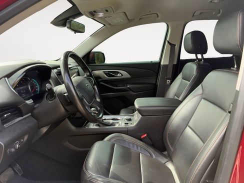 Used 2021 Chevrolet Traverse RS w/ LPO, Floor Liner Package FWD image 9