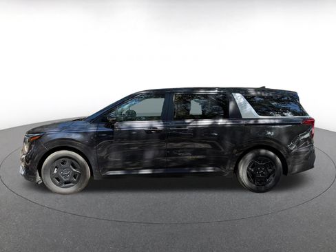 Used 2026 Kia Carnival FWD image 4