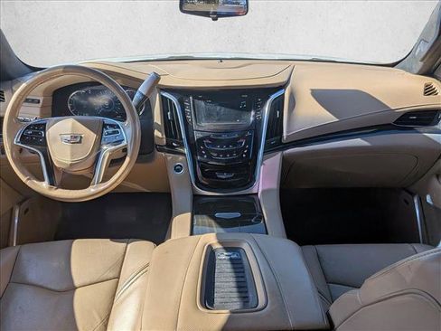 Used 2018 Cadillac Escalade Platinum image 17