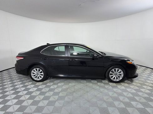 Used 2020 Toyota Camry LE FWD image 4