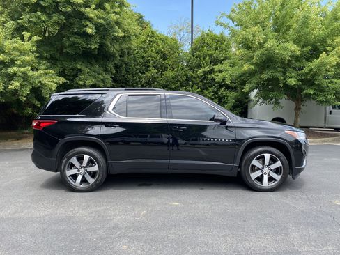 Used 2020 Chevrolet Traverse LT w/ LT Premium Package FWD image 10