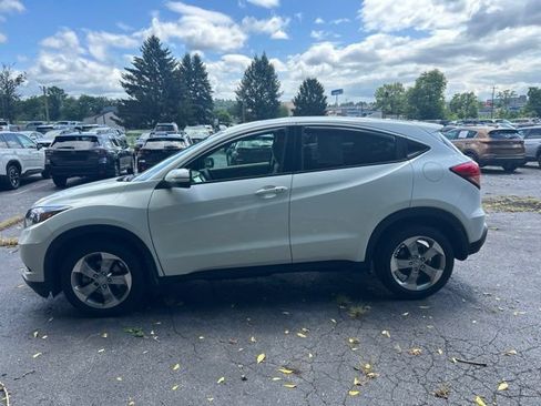 Used 2017 Honda HR-V EX image 8