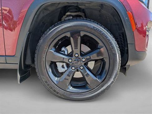 Used 2023 Jeep Grand Cherokee Limited w/ Black Appearance Package AWD/4WD image 22