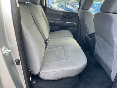 Used 2021 Toyota Tacoma SR5 AWD/4WD image 19
