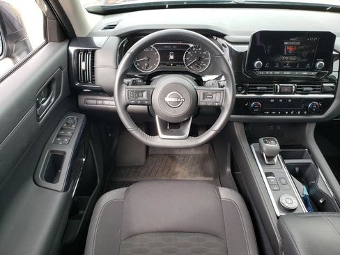 Certified 2025 Nissan Pathfinder SV image 22