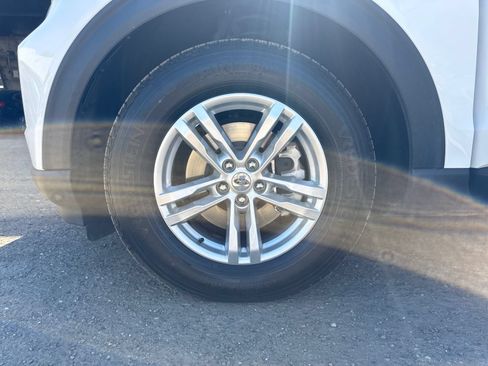 Used 2021 Ford Explorer XLT RWD image 27
