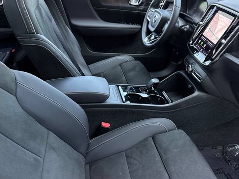 Used 2023 Volvo XC40 Recharge Ultimate AWD/4WD image 17