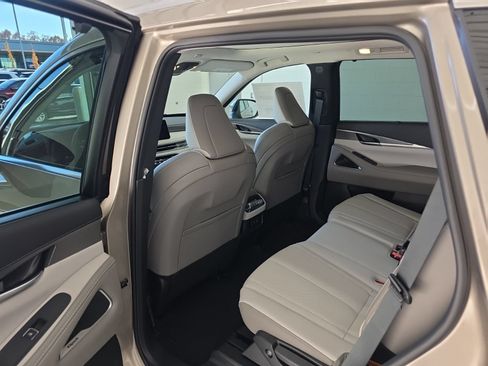 Certified 2026 INFINITI QX60 Luxe w/ Cargo Package AWD/4WD image 18