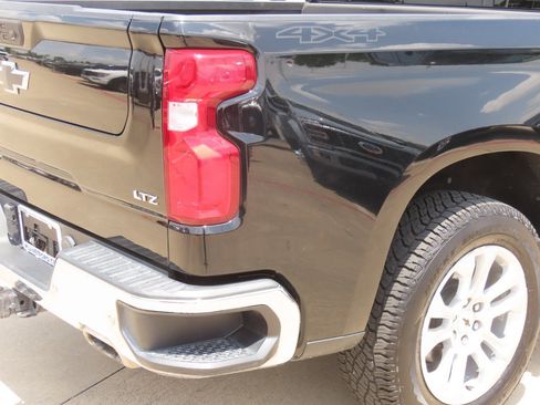 Used 2022 Chevrolet Silverado 1500 LTZ AWD/4WD image 12