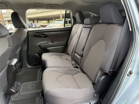 Certified 2022 Toyota Highlander LE image 27