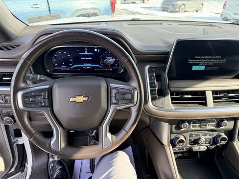 Used 2023 Chevrolet Suburban LT w/ Luxury Package image 18