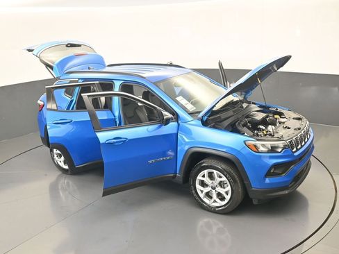 Used 2025 Jeep Compass Latitude AWD/4WD image 71