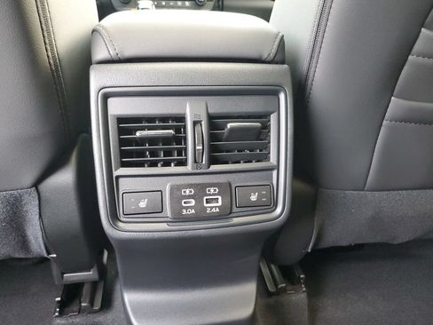 Used 2026 Subaru Outback Limited AWD/4WD image 17
