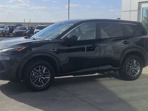 Used 2024 Nissan Rogue S FWD image 19