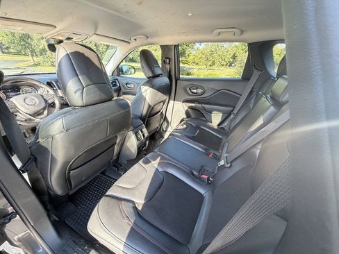 Used 2020 Jeep Cherokee Trailhawk w/ Cold Weather Group AWD/4WD image 7