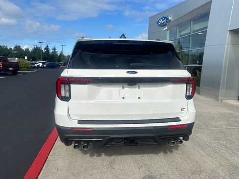 Used 2025 Ford Explorer ST AWD/4WD image 3