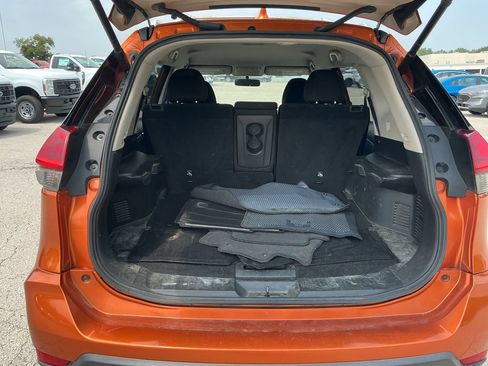 Used 2018 Nissan Rogue SV AWD/4WD image 5