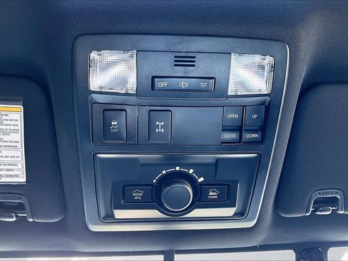 Used 2016 Toyota Tacoma TRD Off-Road w/ Premium & Technology Package AWD/4WD image 34
