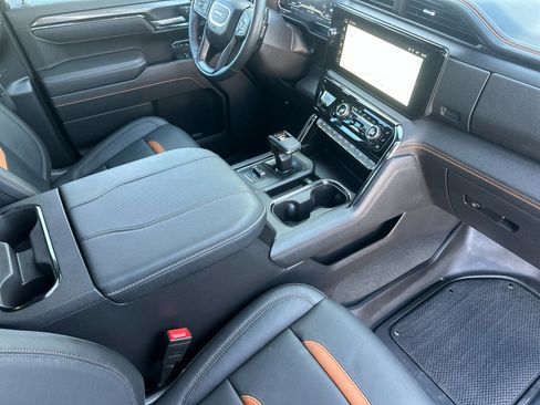 Used 2025 GMC Sierra 1500 AT4 w/ AT4 Premium Package AWD/4WD image 17