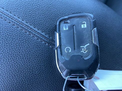 Used 2022 GMC Terrain SLT w/ LPO, Floor Liner Package image 42