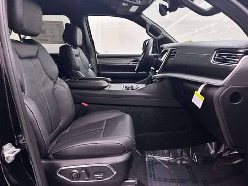 New 2026 Jeep Grand Wagoneer Limited image 18