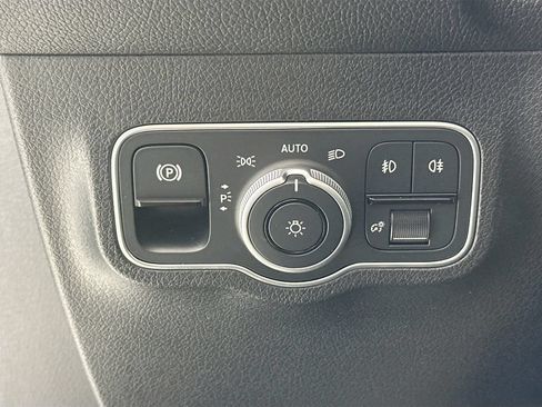 Used 2026 Mercedes-Benz GLB 250 image 10